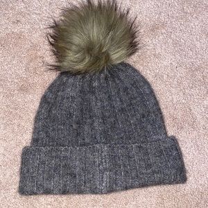 Aritzia beanie with Pom